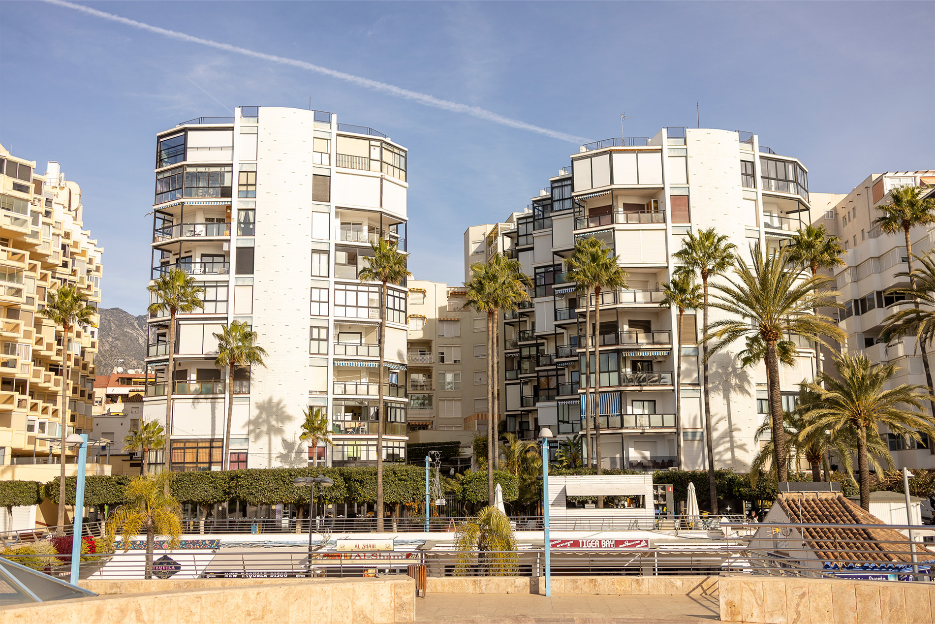 Beachfront luxury real estate in Marbella, Costa del Sol, Spain – premium Mediterranean properties ideal for international buyers seeking coastal living.