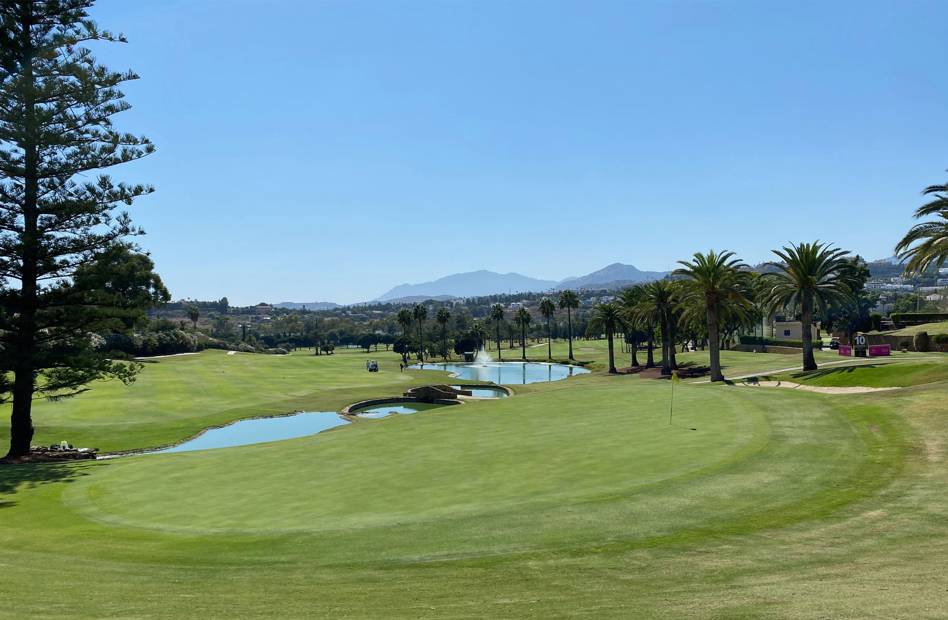 Luxury golf valley estates in Nueva Andalucía, Marbella – modern Andalusian villas near world-class golf courses and Mediterranean lifestyle.