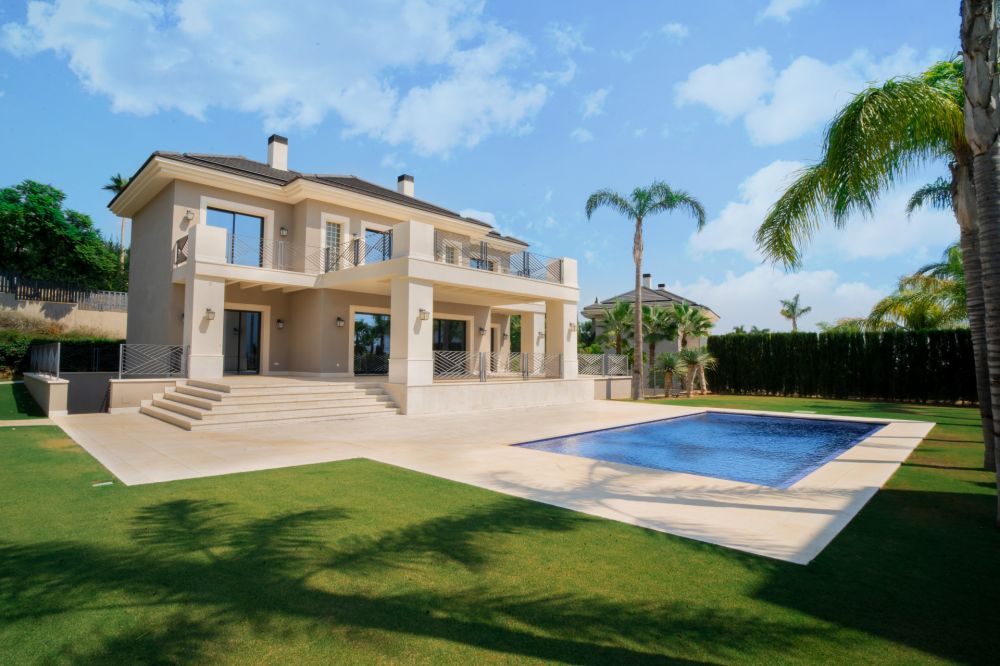Villa de estilo clásico y moderno andaluz en Los Flamingos!