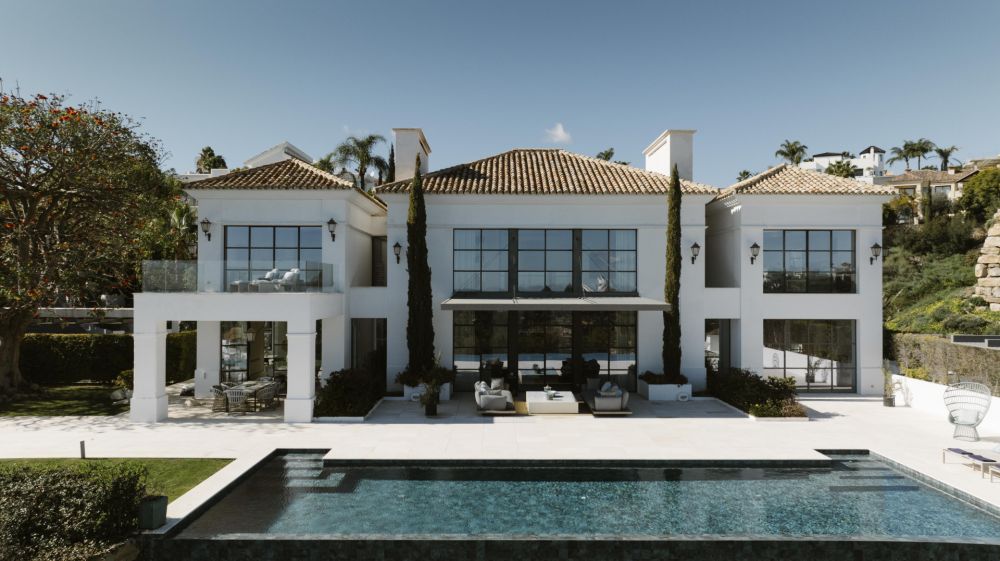 Elegante y elegante villa en Los Flamingos - con diseño excepcional y construcción de primera calidad!