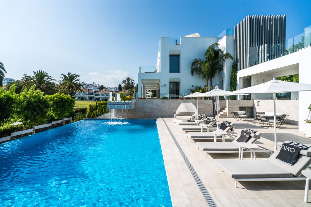 Villa en venta en La Pera, Marbella