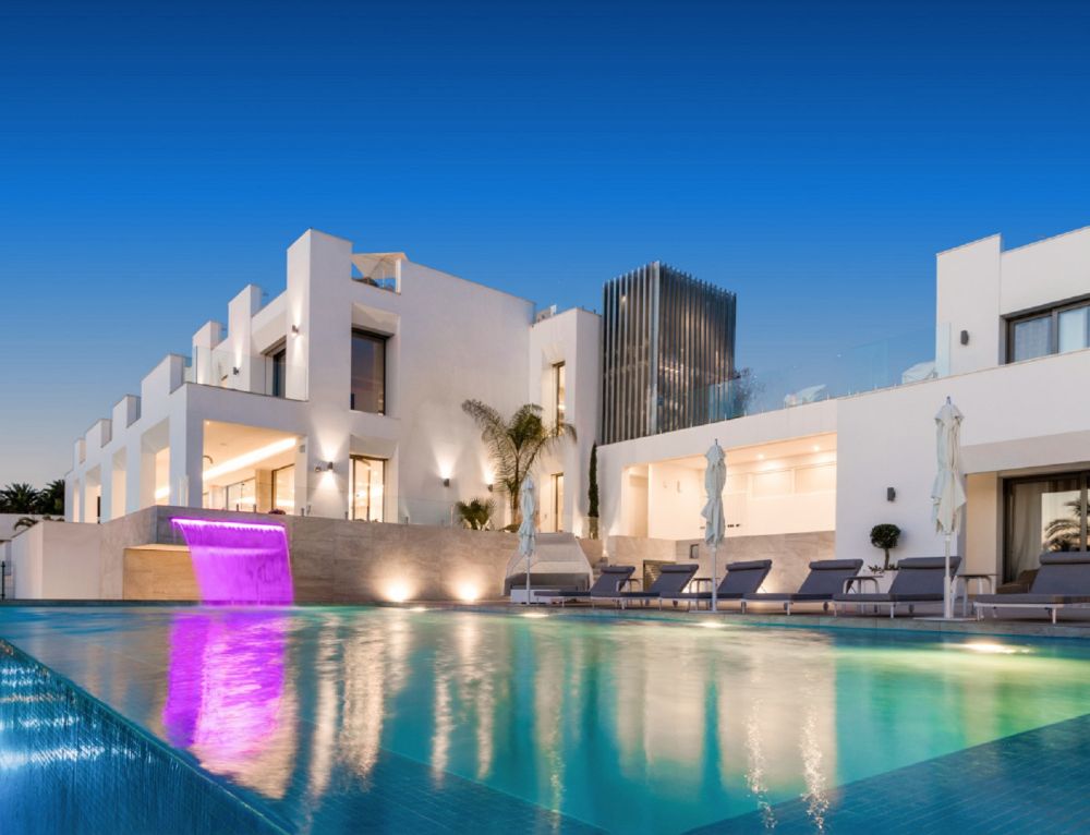 Impressive villa with sea views located close to Puerto Banus!