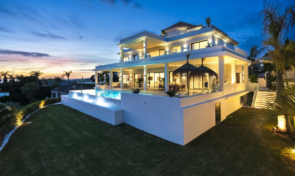 Opulento villa con las vistas más impresionantes de la mejor parcela de Los Flamingos!