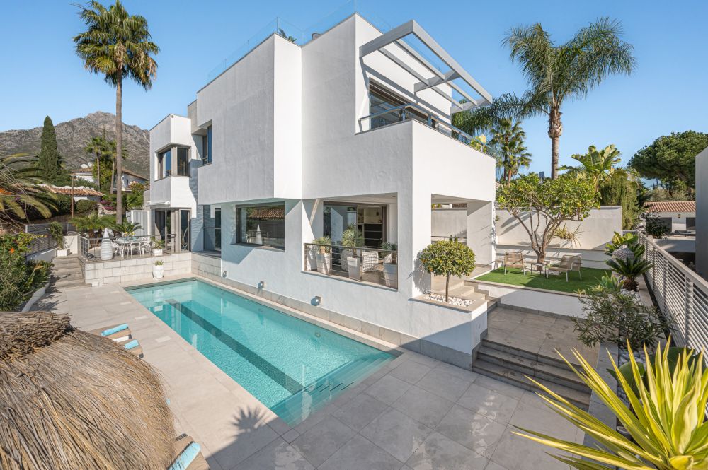 Contemporary style villa on Marbella's Golden Mile!