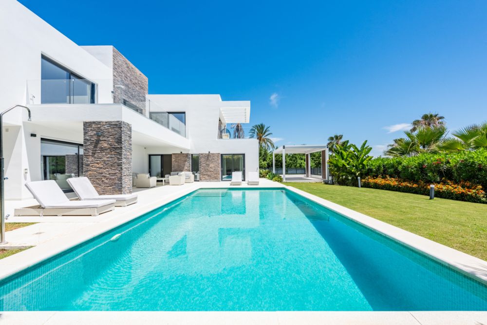 ¡Amplia villa contemporánea en el corazón del Triángulo de Oro!