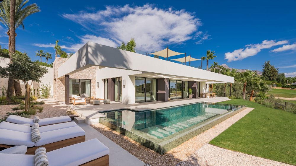 Contemporary frontline golf villa in Nueva Andalucia with a spectacular entertainers' roof terrace!