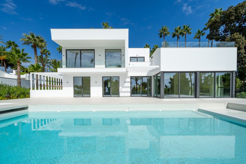 Villa en venta en El Paraiso, Estepona