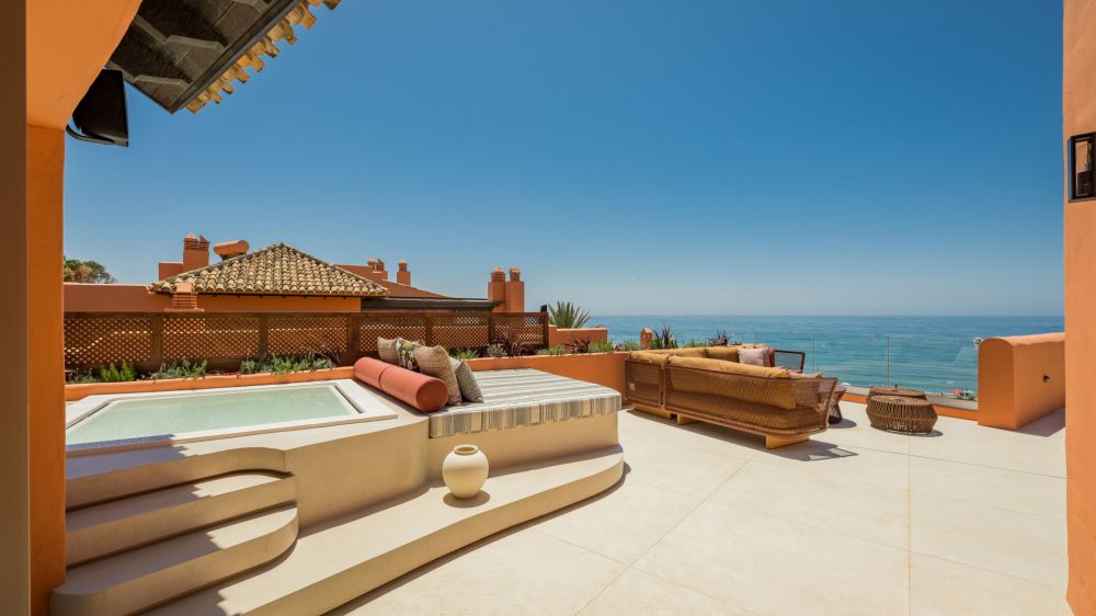 Luxury frontline beach penthouse in Los Monteros, right outside Marbella center!