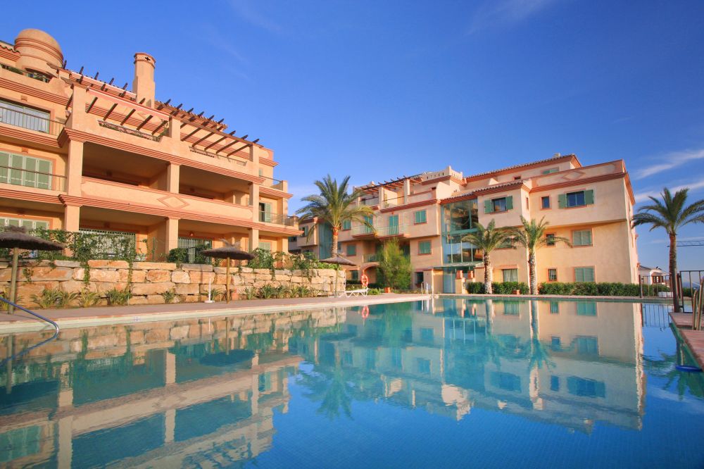 Fabulous - and very spacious - garden apartment in Four Seasons Flamingos!