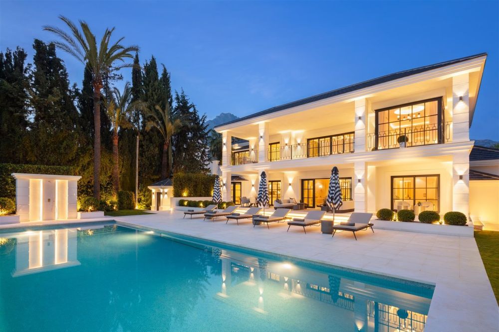 Fabulous villa in the ultraprime Sierra Blanca. With indoor pool, spa and entertainment area!