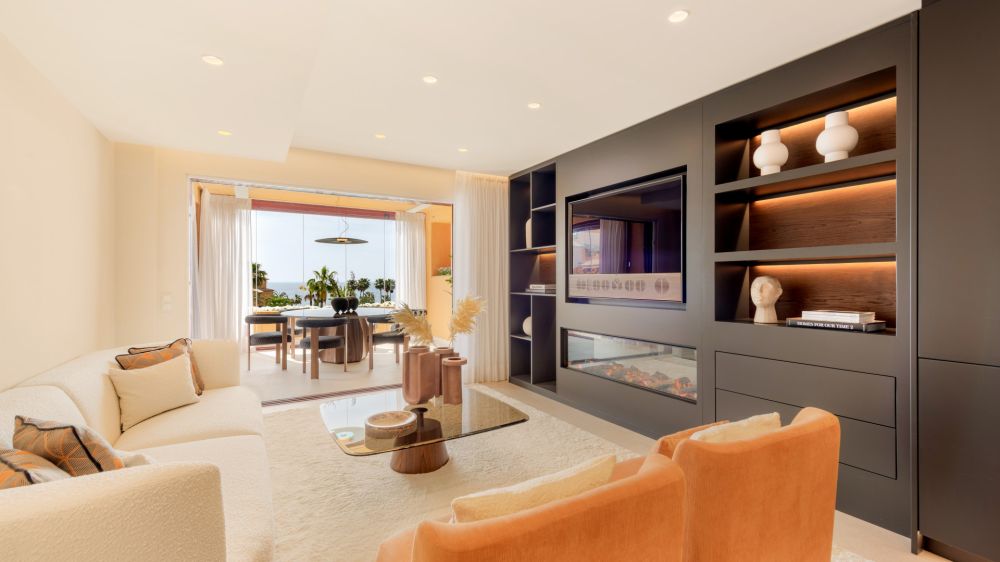 Luxury beachfront apartment close to Estepona town!