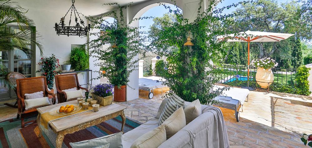 Charming villa in the gated community of El Madronal 6