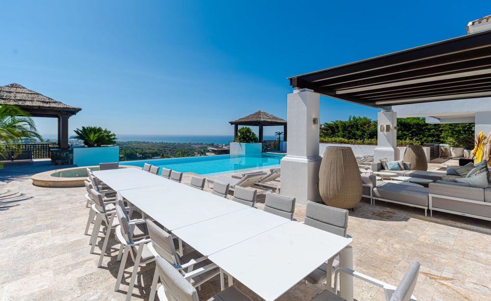 Wow villa en Los Flamingos con vistas panorámicas, piso de spa y piso de entretenimiento!