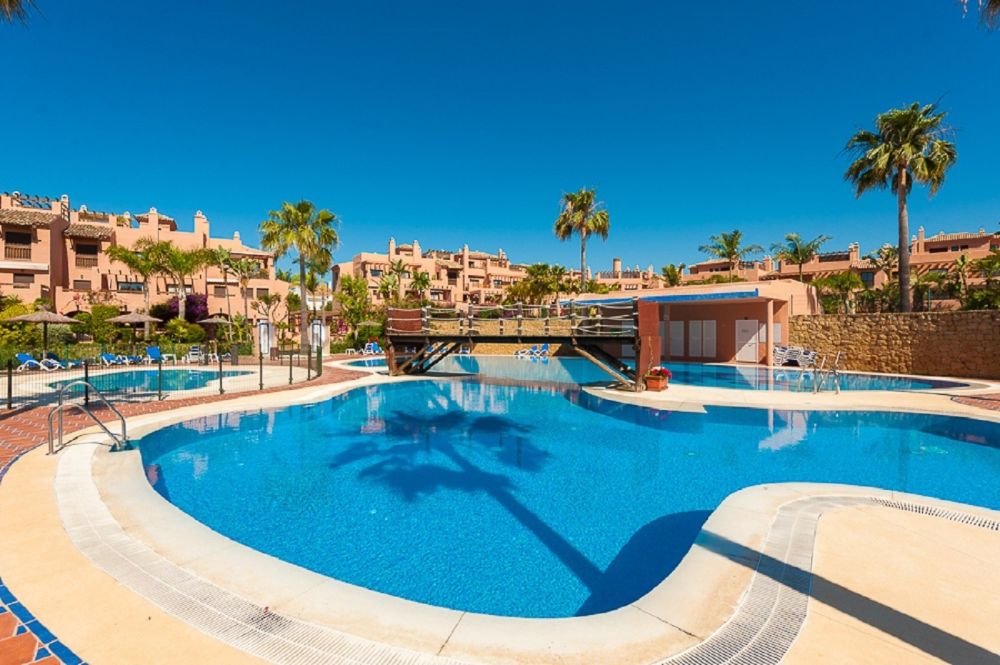 Exquise penthouse au bord de la plage avec une superbe terrasse solarium!