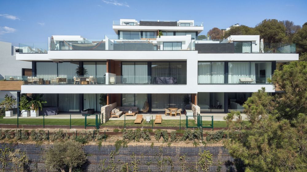 Lujoso apartamento nuevo y listo para entrar a vivir, cerca del golf de Cabopino.