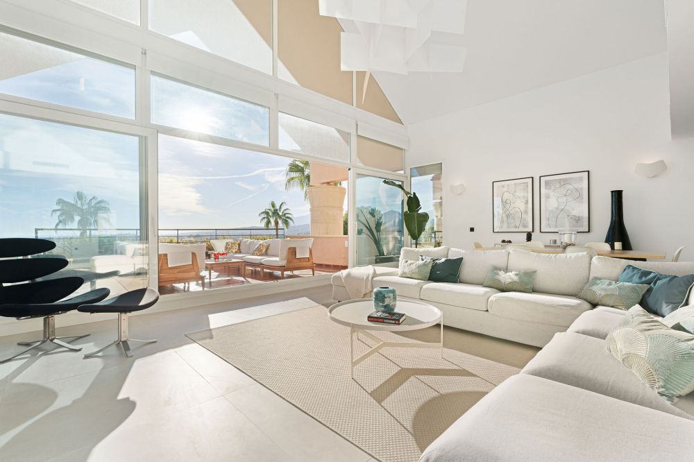 Fabuloso ático reformado con impresionantes vistas y una piscina privada en Magna Marbella!