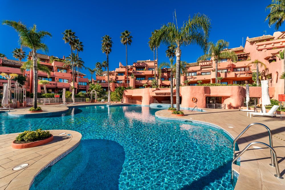 Exceptional Frontline Beach Corner Apartment with Spectacular Views