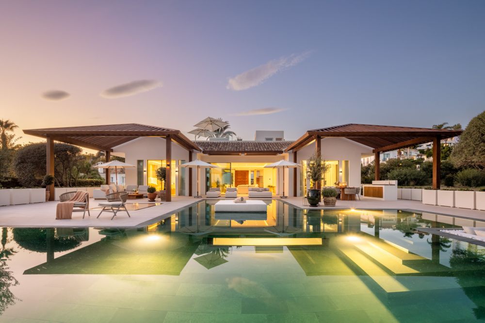 Stunning frontline golf villa with incredible views in Nueva Andalucia!