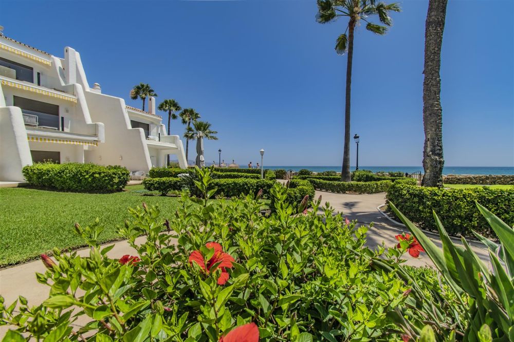Stunning first line beachhouse with sea views on the Golden Mile of Marbella!