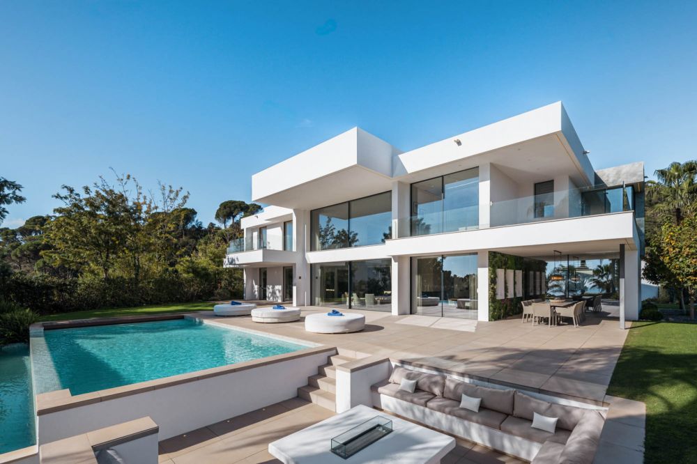 Villa de lujo recién construida en El Madroñal, en las colinas de Benahavís.