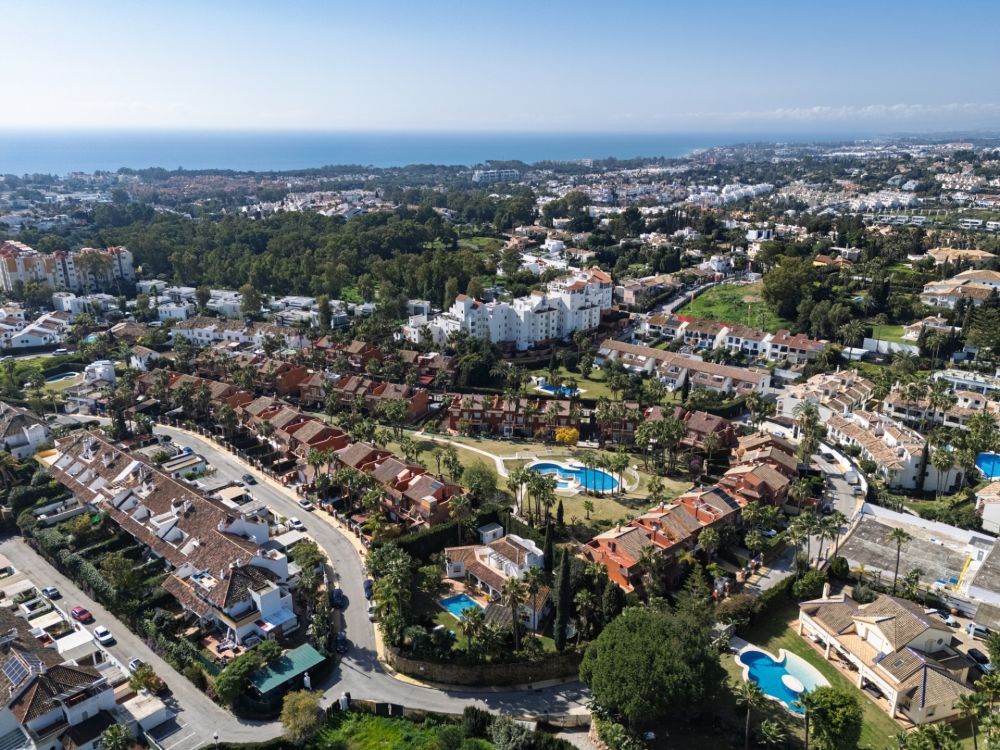 Spacieux Corner Townhouse avec un grand jardin privé à Monte Biarritz