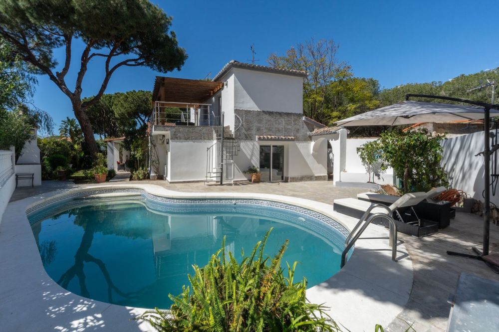 Charmante Villa Espagnole avec 4 Chambres – À Quelques Minutes à Pied de la Mer – Marbesa, Marbella