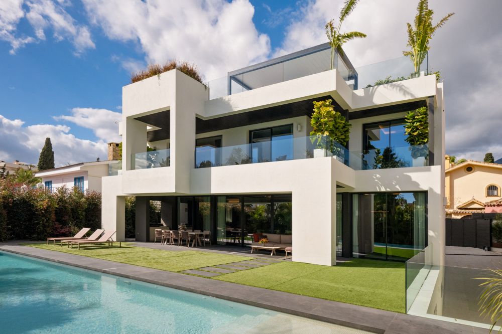 Exclusive, fully automated modern home, on Marbella's Golden Mile!