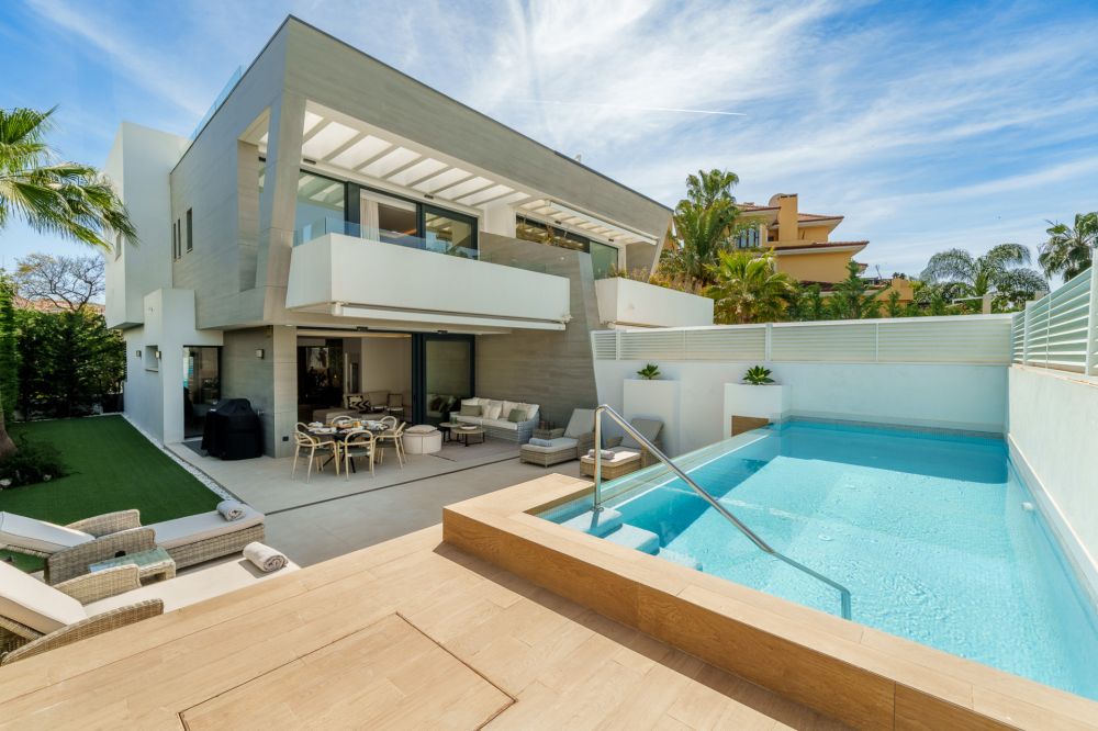 Villa moderne mitoyenne à quelques pas de la plage – Entre Puerto Banús et San Pedro