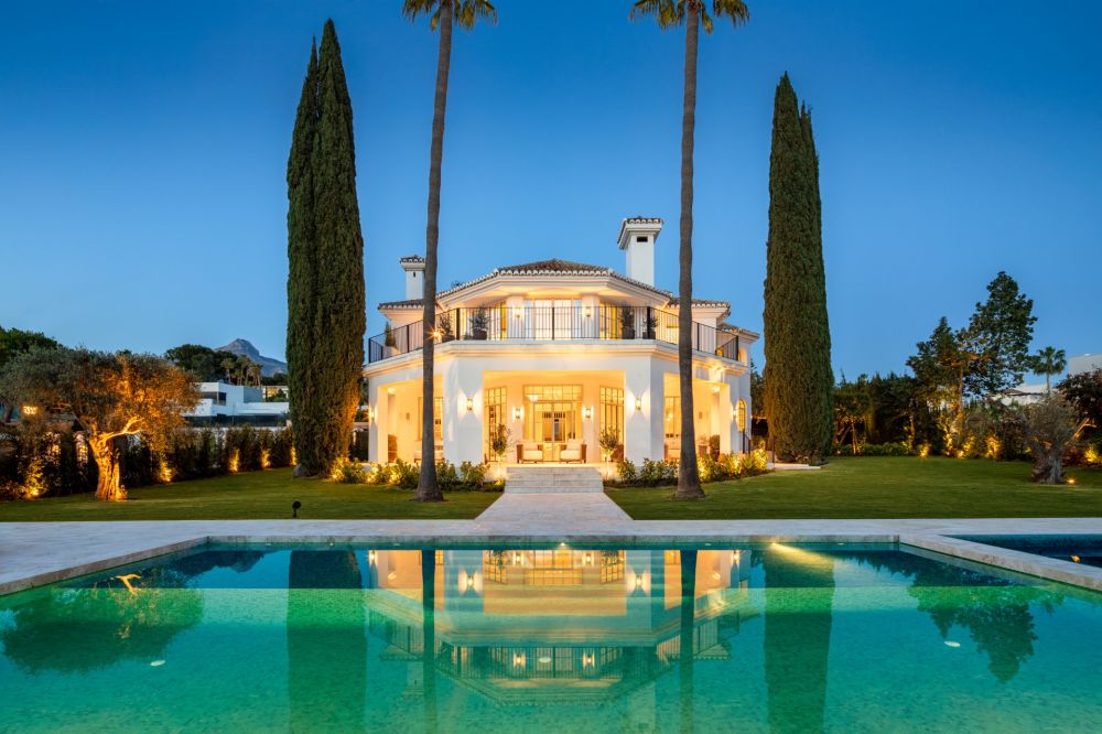 ¡Acogedora y elegante villa en Nueva Andalucía!