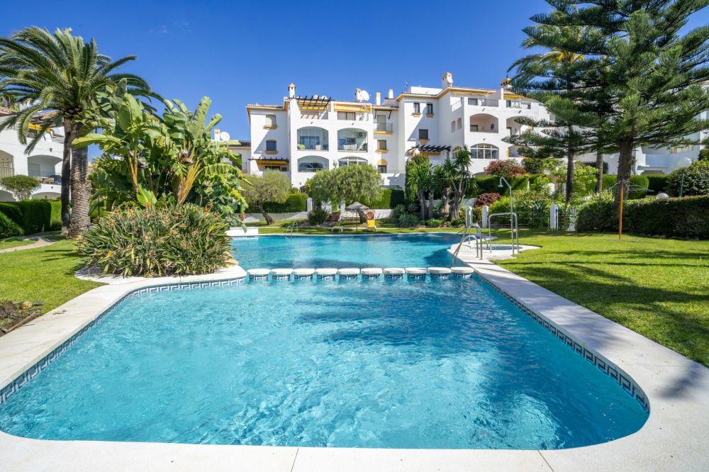 ¡Apartamento en planta baja en venta en una urbanización de alta demanda!