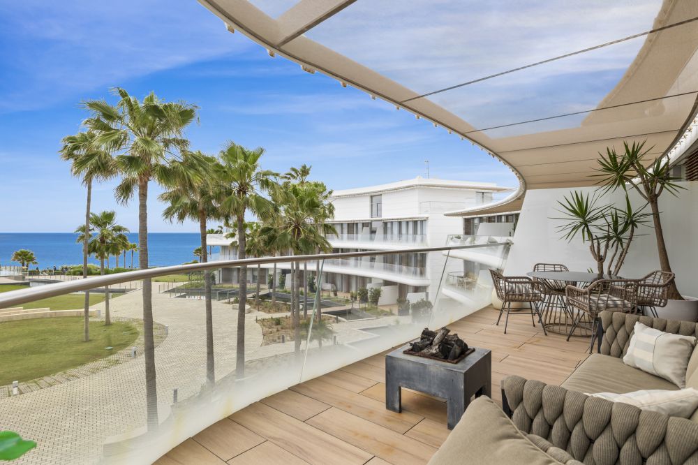 Exquisite Frontline Beach Apartment in The Edge, Estepona. Price reduced from 1.145.000€