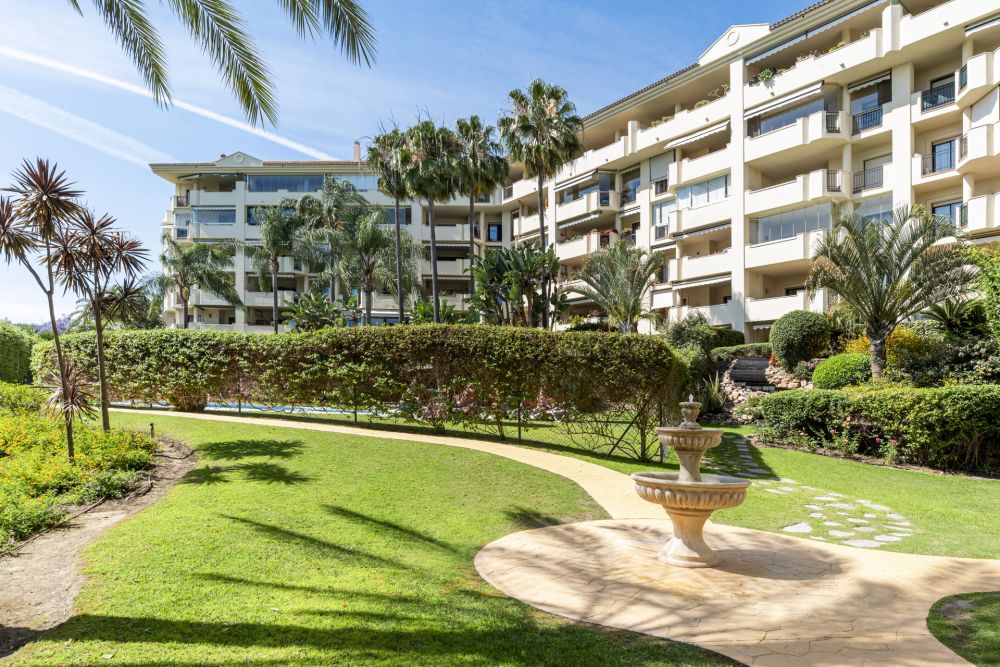 Spacious apartment in Guadalcántara, walking distance to San Pedro town!