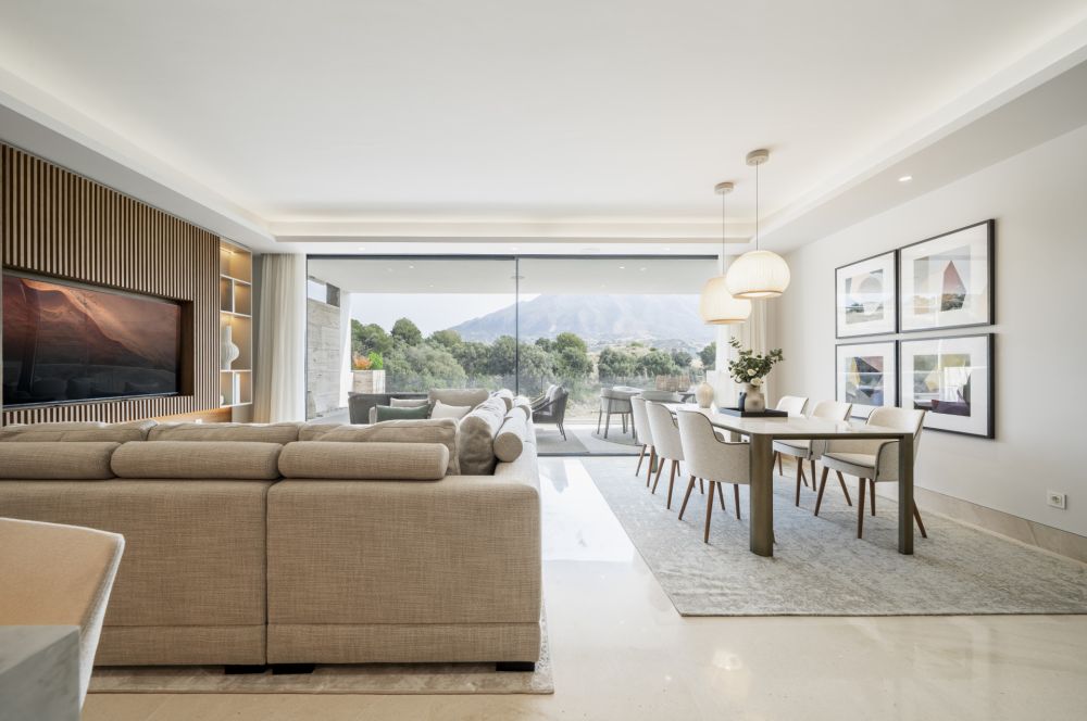 Brand new apartments close to Aloha College and Aloha Golf!