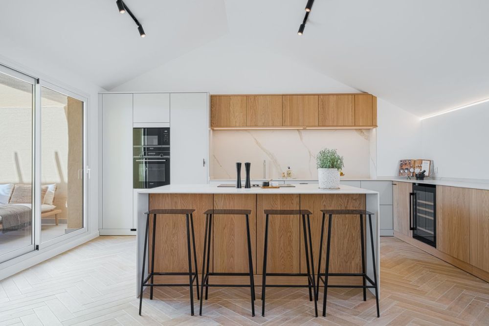 Fantastic 2 bedroom plus an office room penthouse duplex