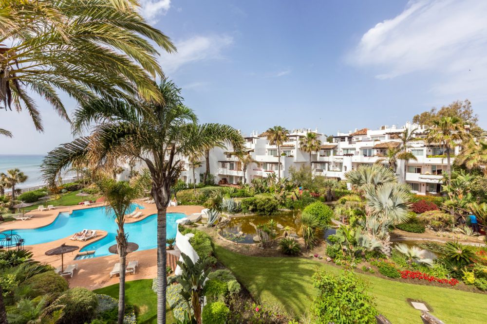 Duplex Penthouse with Sea Views next to Puerto Banús