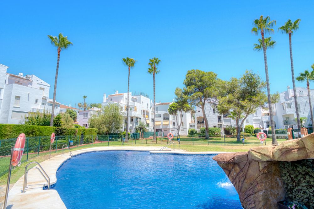 Fantastic reform opportunity; three bedroom apartment located in the gated community, Parque Elviria in Marbella - walking distance to the beach