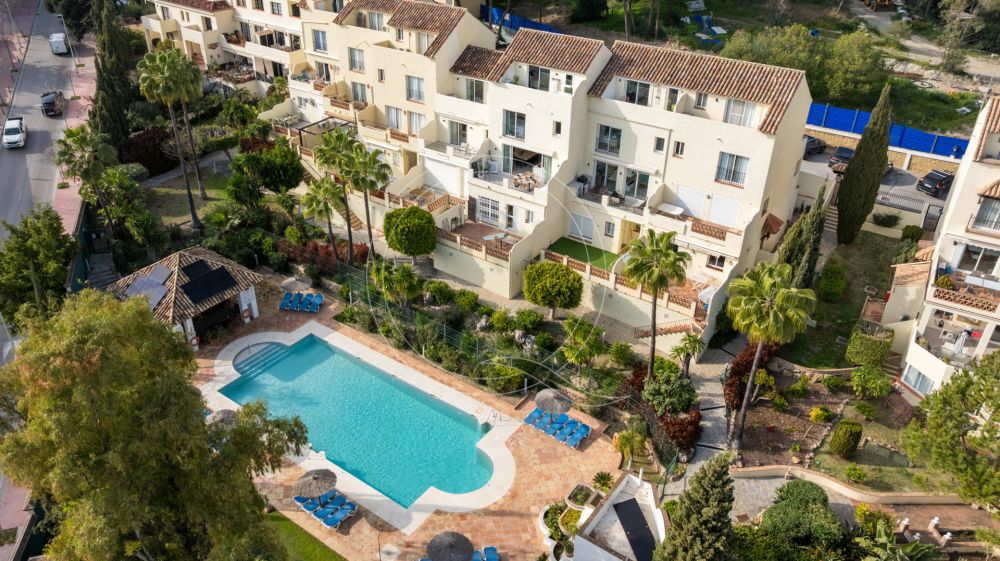 Élégante maison de ville rénovée près du golf Aloha – Jardin privé et communauté fermée