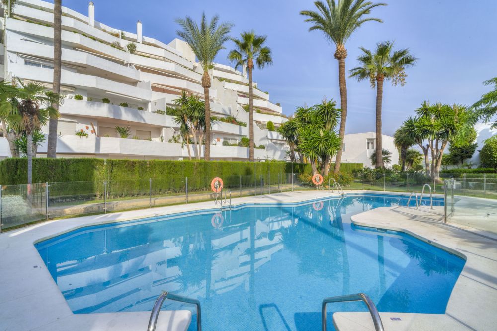 Beautifully reformed two bedroom apartment in the gated community of Jardines de Andalucía, Nueva Andalucia