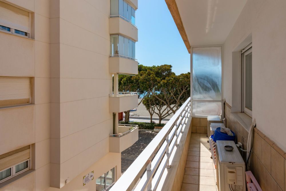 Apartment in a building on the beachfront, on the fabulous Estepona promenade.