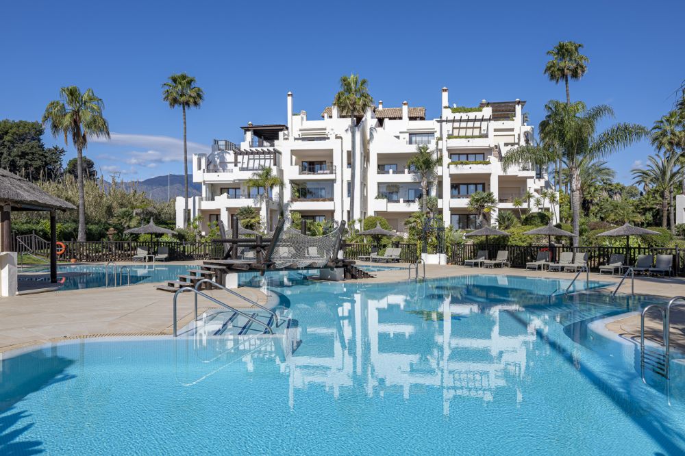Beachfront luxury apartment close to Estepona town!
