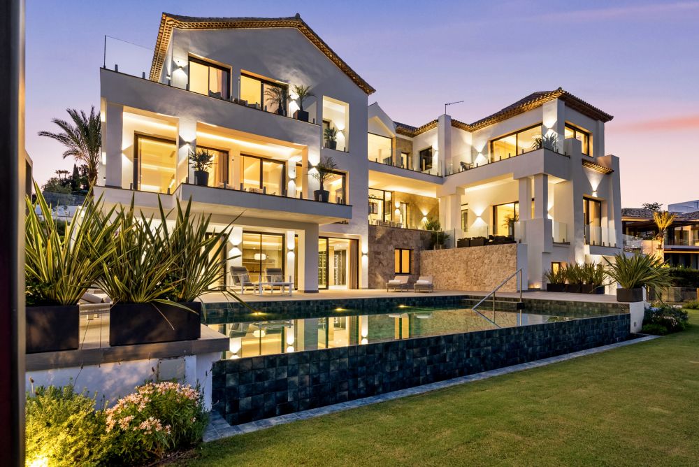 ¡Gran villa en Los Flamingos con vistas al mar!
