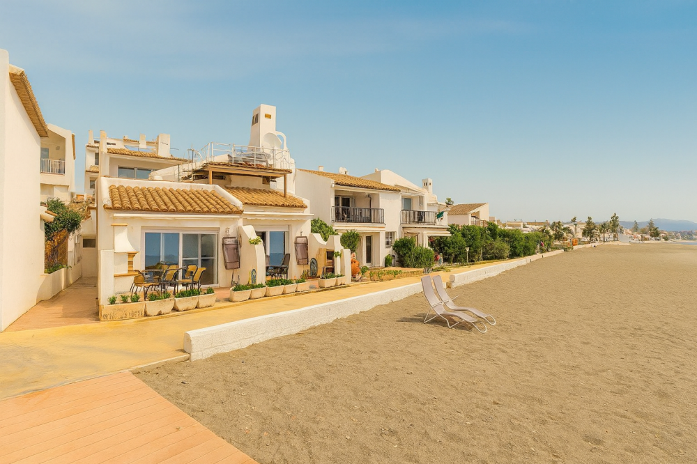 Villa/Maison de ville rénovée en bord de mer avec accès direct à la mer