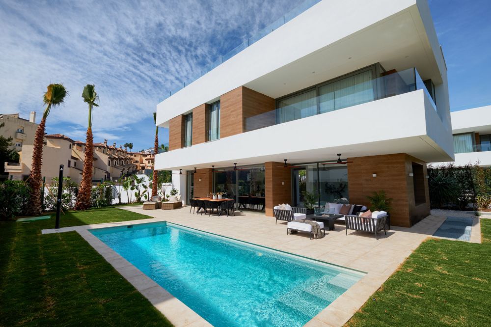 Villa moderne en première ligne de golf à El Campanario, Estepona Est
