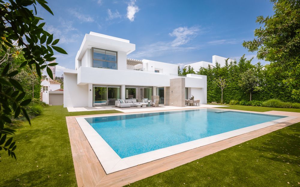 Contemporary Elegance on the New Golden Mile – Stylish 5-Bedroom Villa in El Paraíso