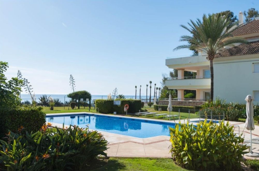 Beachfront apartment on the New Golden Mile of Estepona!