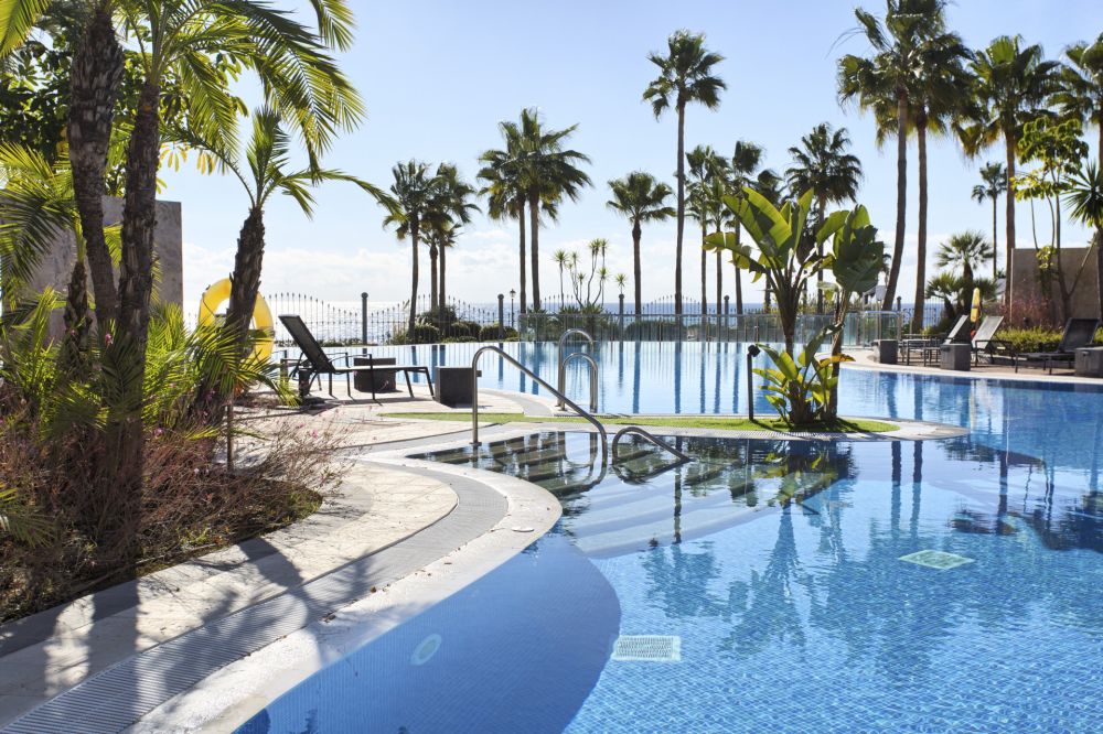 Elegancia frente al mar en la Nueva Milla de Oro – Sofisticado apartamento de 2 dormitorios en Mar Azul, Estepona