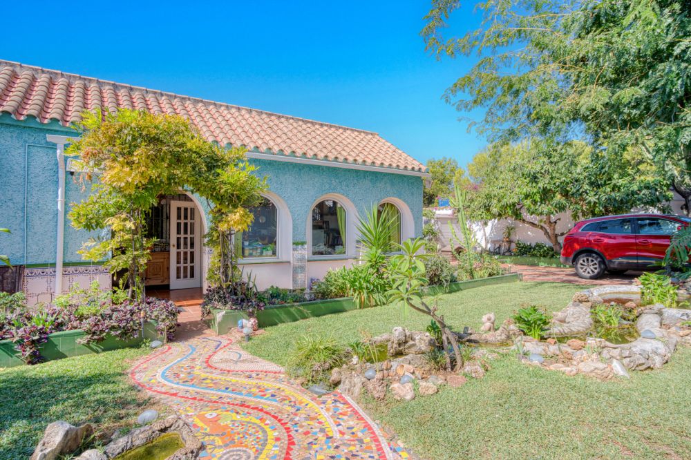 Unique opportunity – south-west facing house located in Marbella, close to local amenities