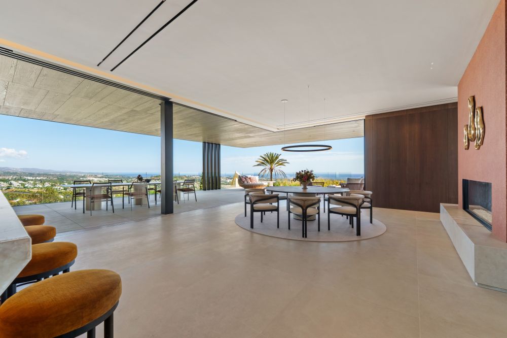 Luxury Villa with Spa, Gym & 8-Car Garage in Marbella’s Prestigious El Herrojo Alto