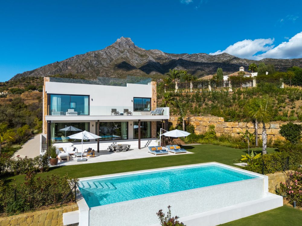 Villa de nueva construcción en Marbella Hill Club con interiores a medida de Pedro Peña