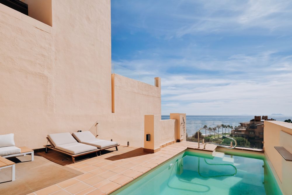 Penthouse en duplex élégant en bord de mer avec vue panoramique sur la mer – Bahía de la Plata, Estepona